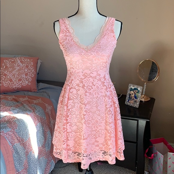 love chesley Dresses & Skirts - Gorgeous pink lace dress